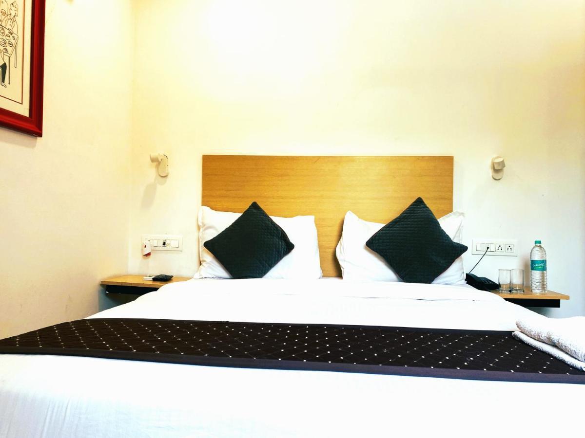 Qotel Hotel Ip Residency East Delhi Preet Vihar ニューデリー エクステリア 写真