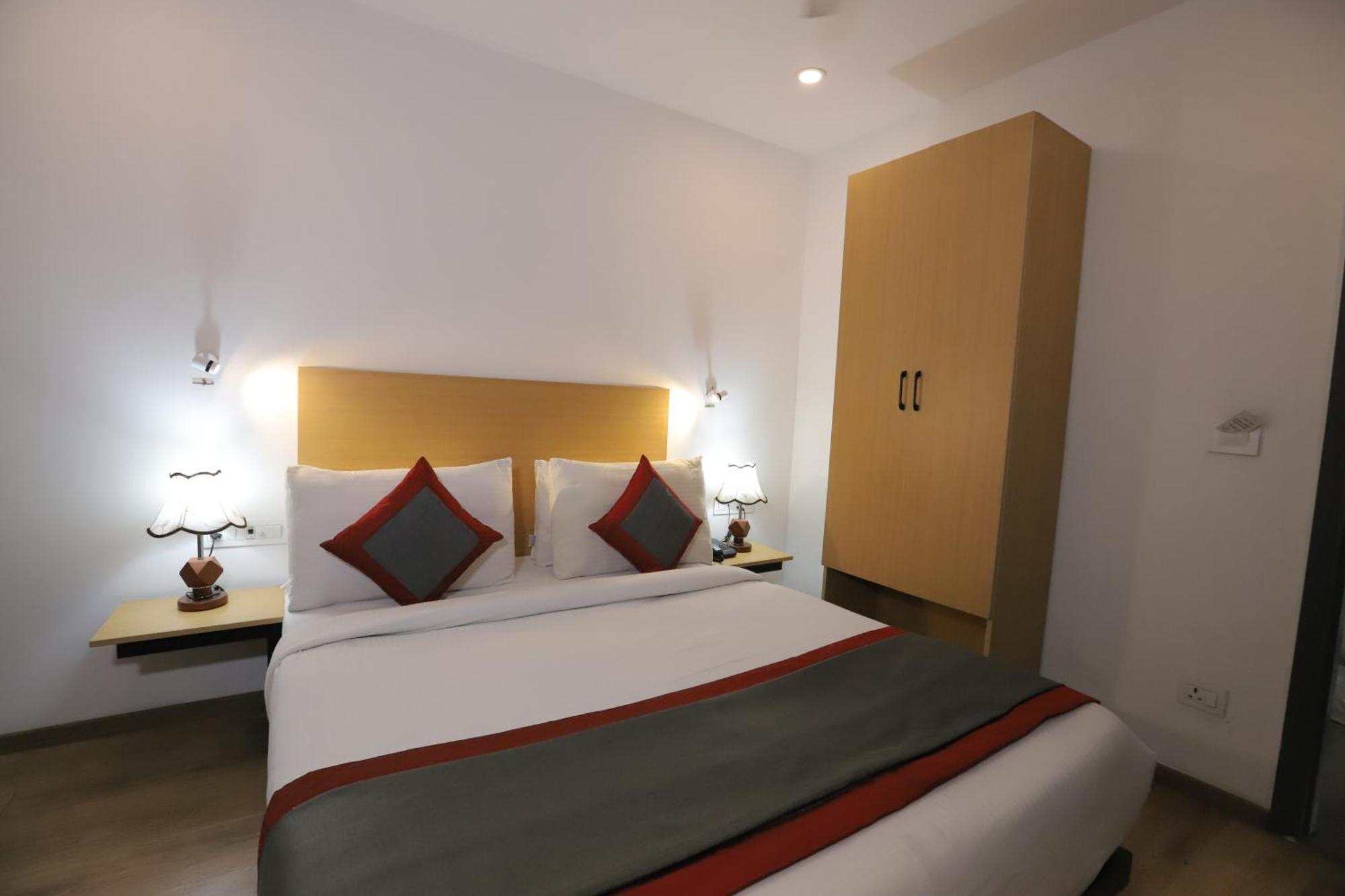 Qotel Hotel Ip Residency East Delhi Preet Vihar ニューデリー エクステリア 写真