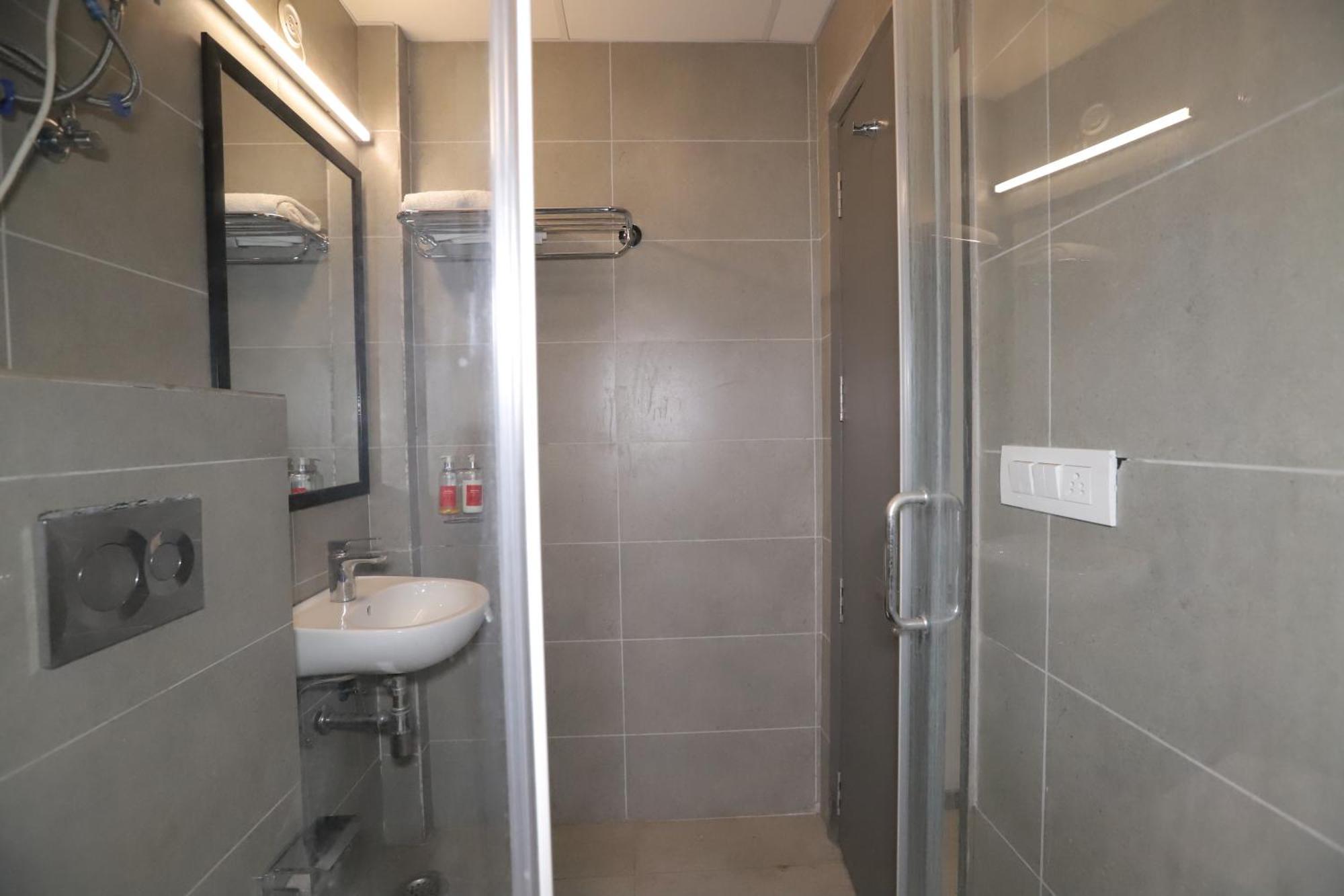 Qotel Hotel Ip Residency East Delhi Preet Vihar ニューデリー エクステリア 写真